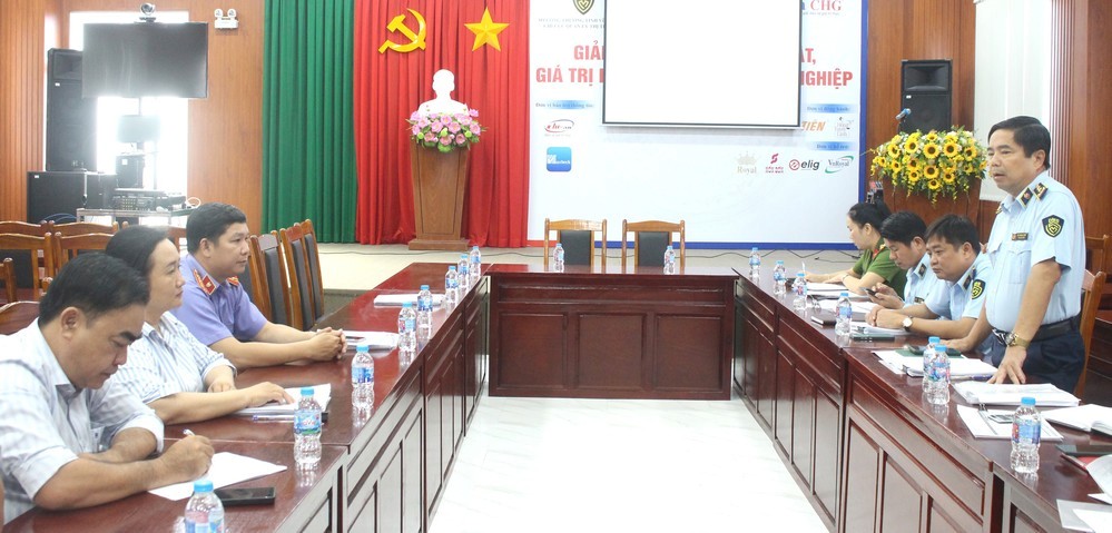 QLTT Vĩnh Long tiêu hủy gần 20 tấn hàng hòa là tang vật vi phạm hành chính bị tịch thu